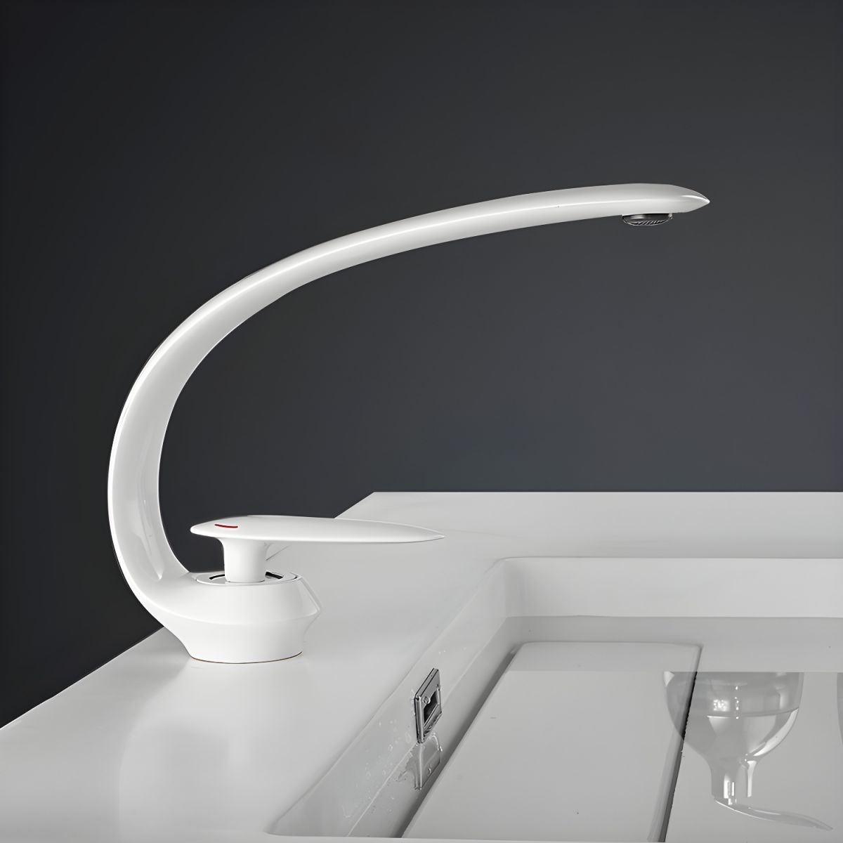Solvarka | Moderne Boog Silhouet Enkelhandige Badkraan