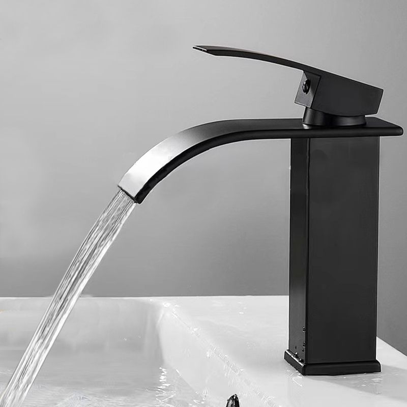 Kestrum | Hedendaags Boogvormige Kolom Waterval Badkamerkraan