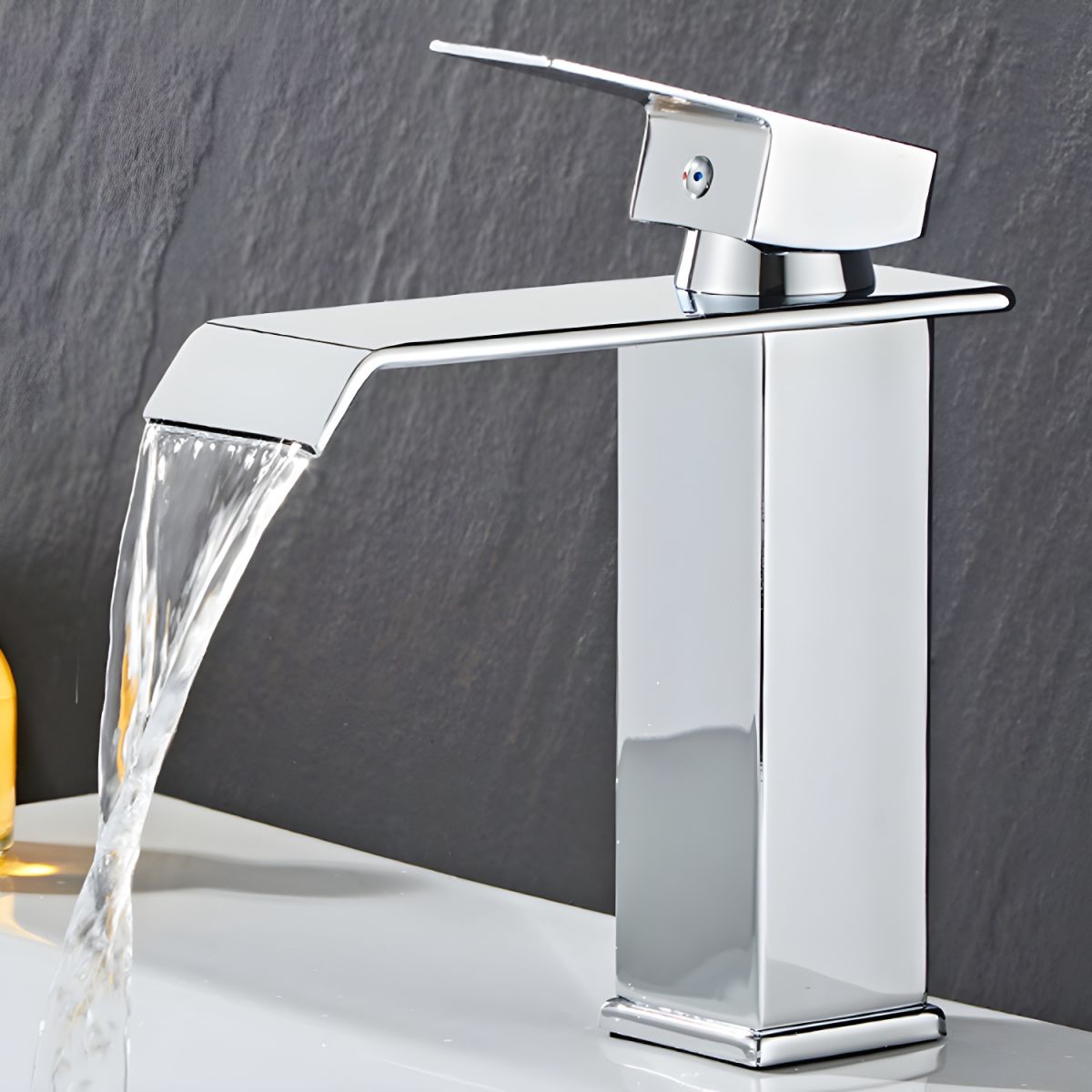 Hravund | Moderne Vierkante Watervaluitloop Badkamerkraan