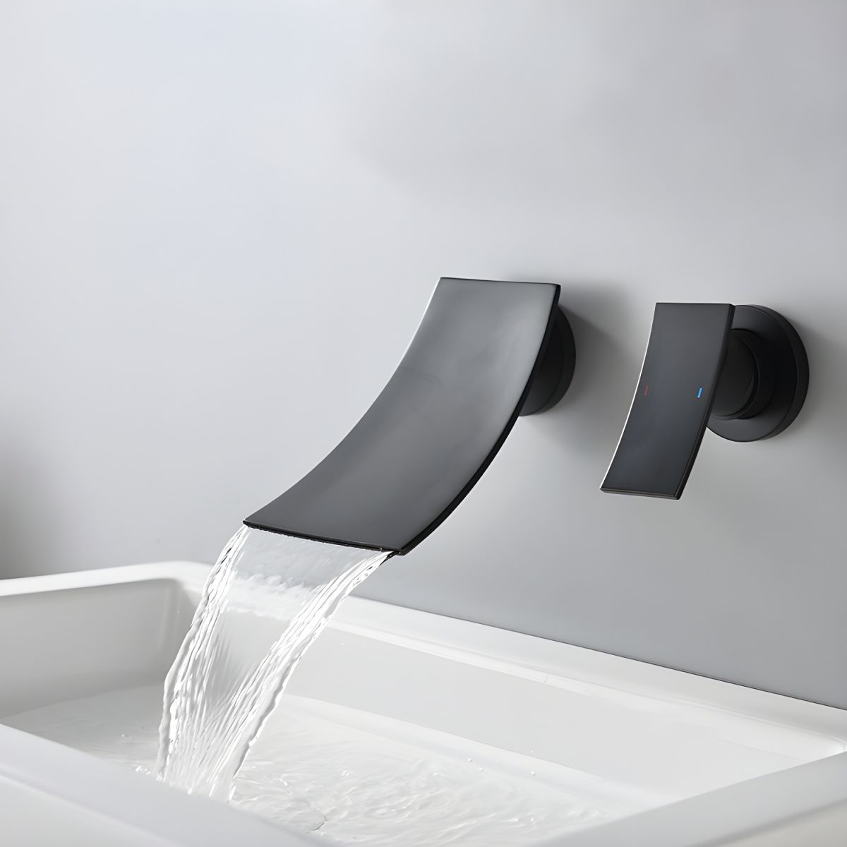 Kestruve | Watervaluitloop Gebogen Silhouet Wandgemonteerde Badkamerkraan
