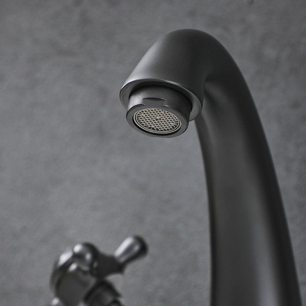 Noble | Traditionele Badkamerkraan Met Kruisgrepen