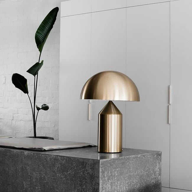 Zonthara | Avant-Garde Geometrische Sculpturale Silhouet Metalen Tafellamp
