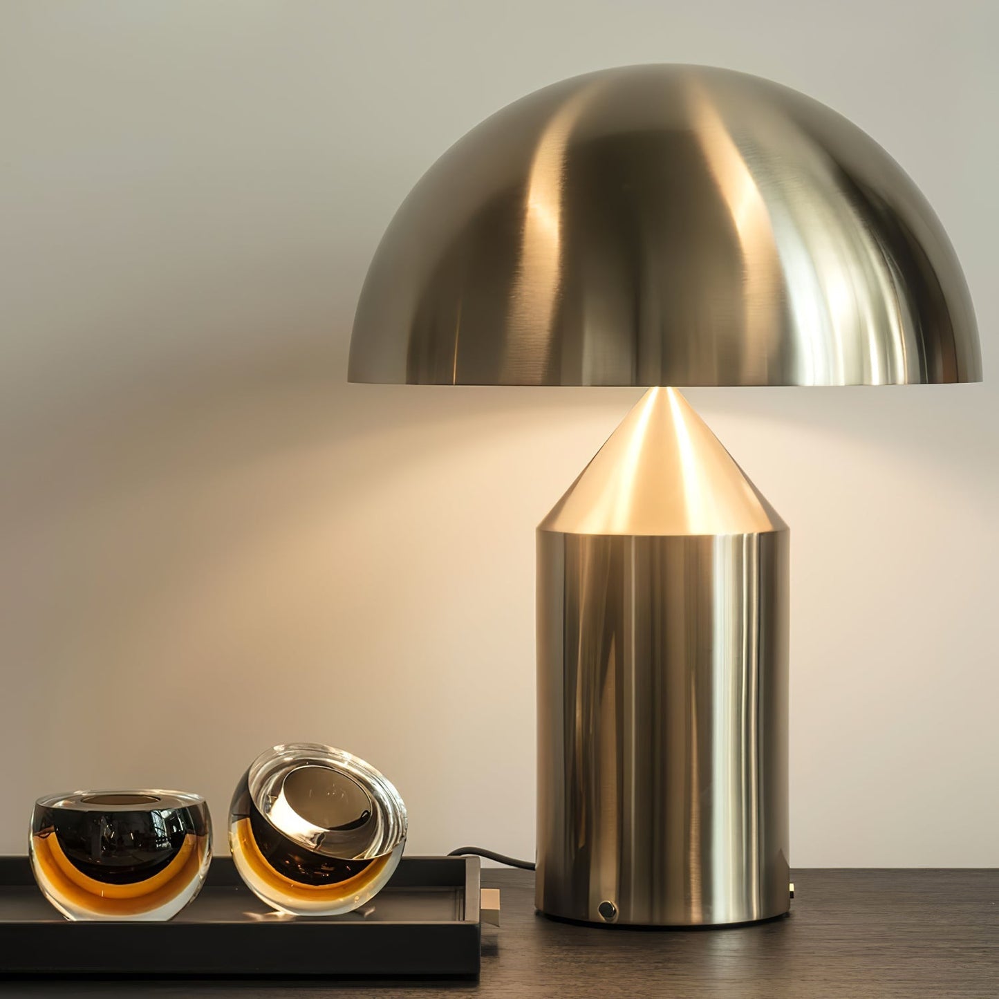 Zonthara | Avant-Garde Geometrische Sculpturale Silhouet Metalen Tafellamp