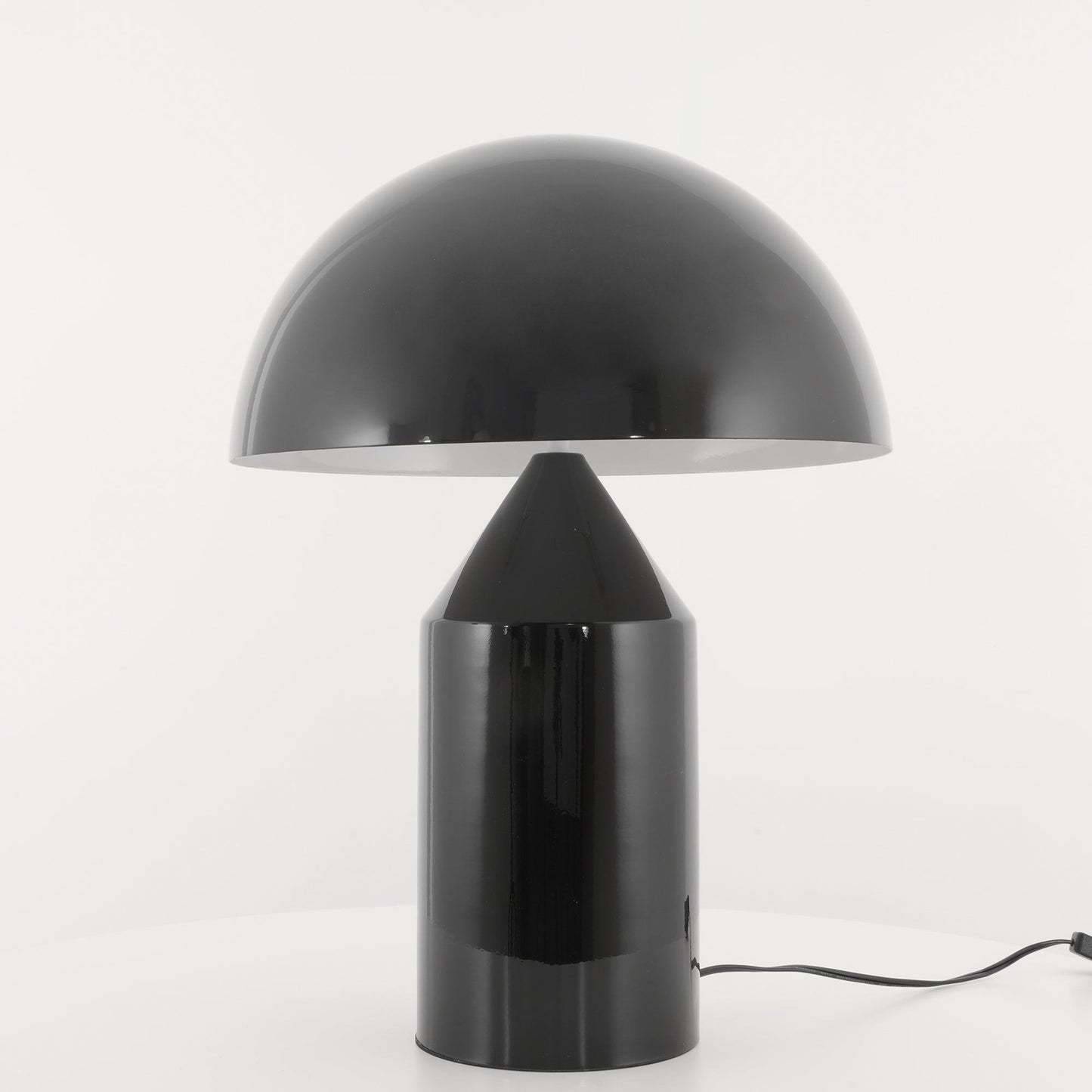 Zonthara | Avant-Garde Geometrische Sculpturale Silhouet Metalen Tafellamp