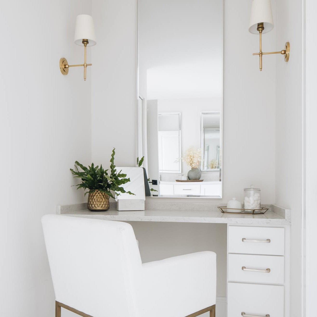 Edor | Elegante Antieke Wandlamp met Witte Tapered Linnen Schaduw