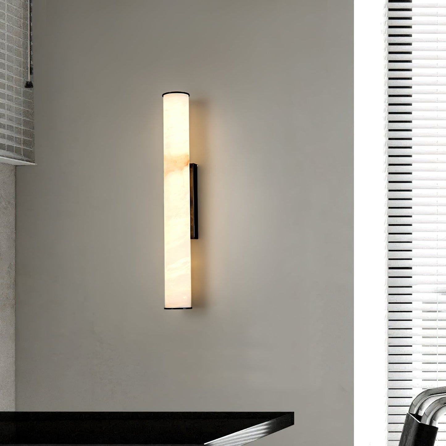Aristhos | Minimalistische Lineaire Alabaster en Messing Wandlamp