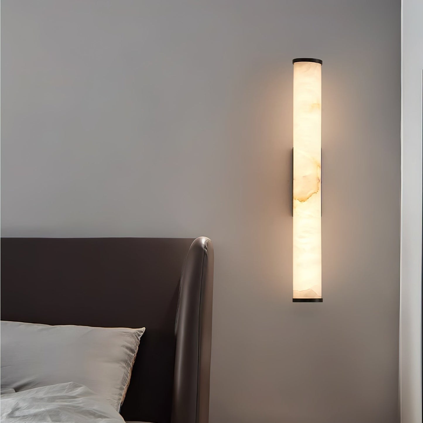 Aristhos | Minimalistische Lineaire Alabaster en Messing Wandlamp