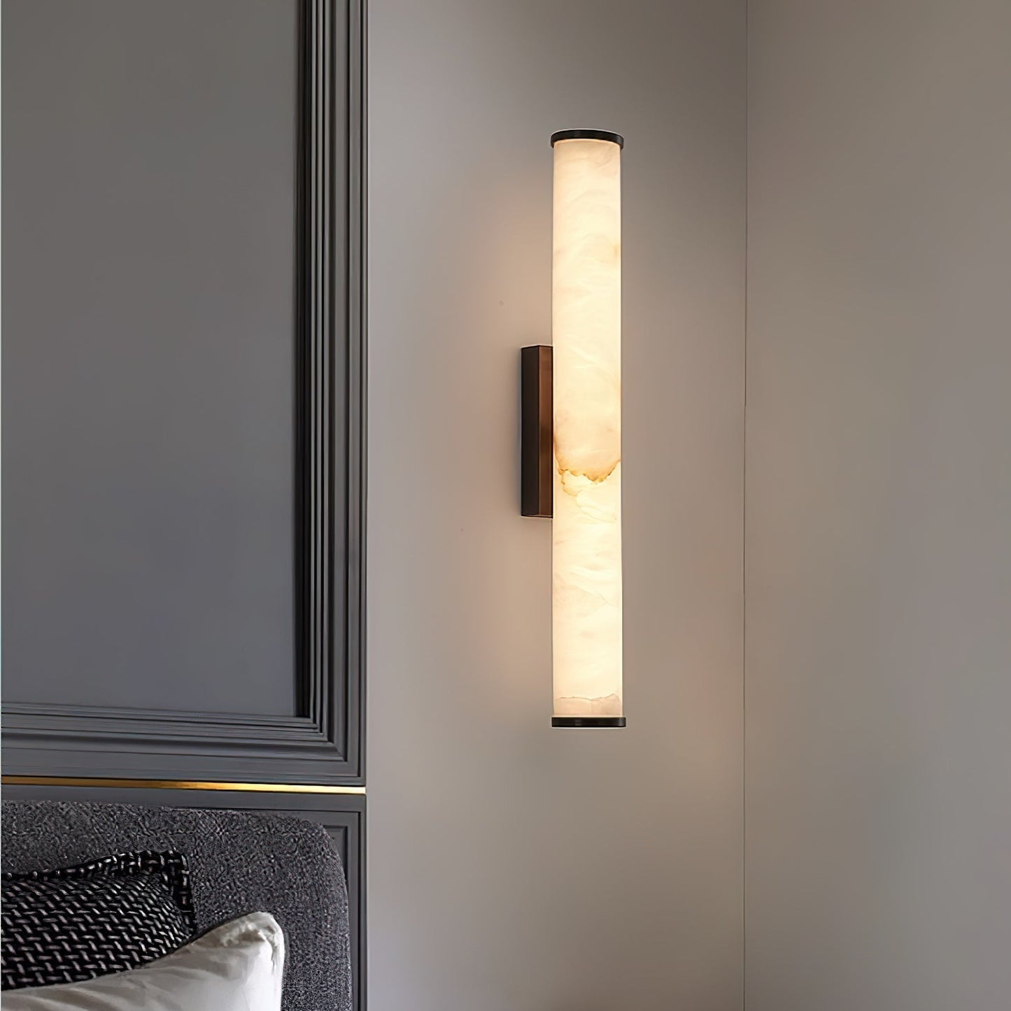 Aristhos | Minimalistische Lineaire Alabaster en Messing Wandlamp