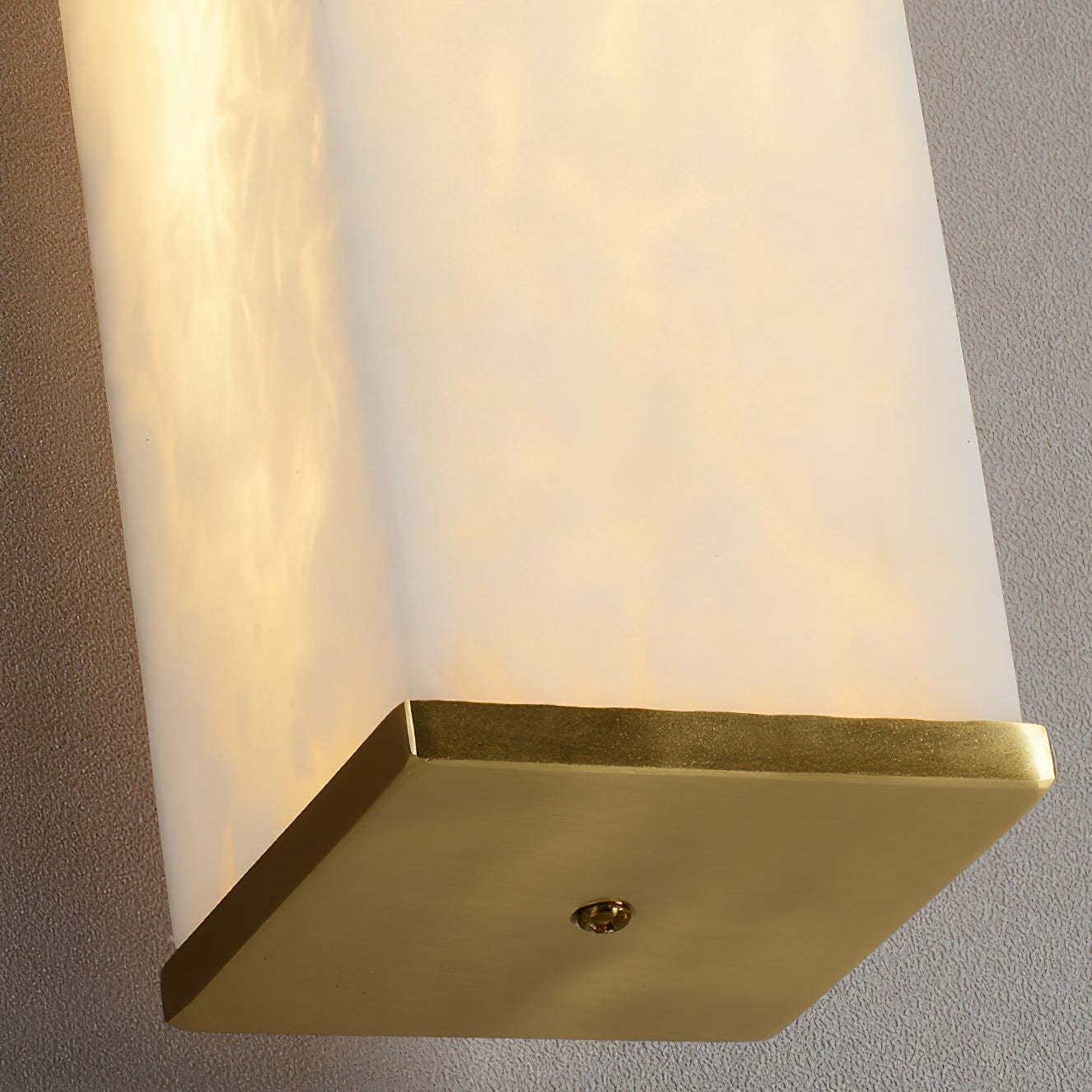 Aristhos | Minimalistische Lineaire Alabaster en Messing Wandlamp