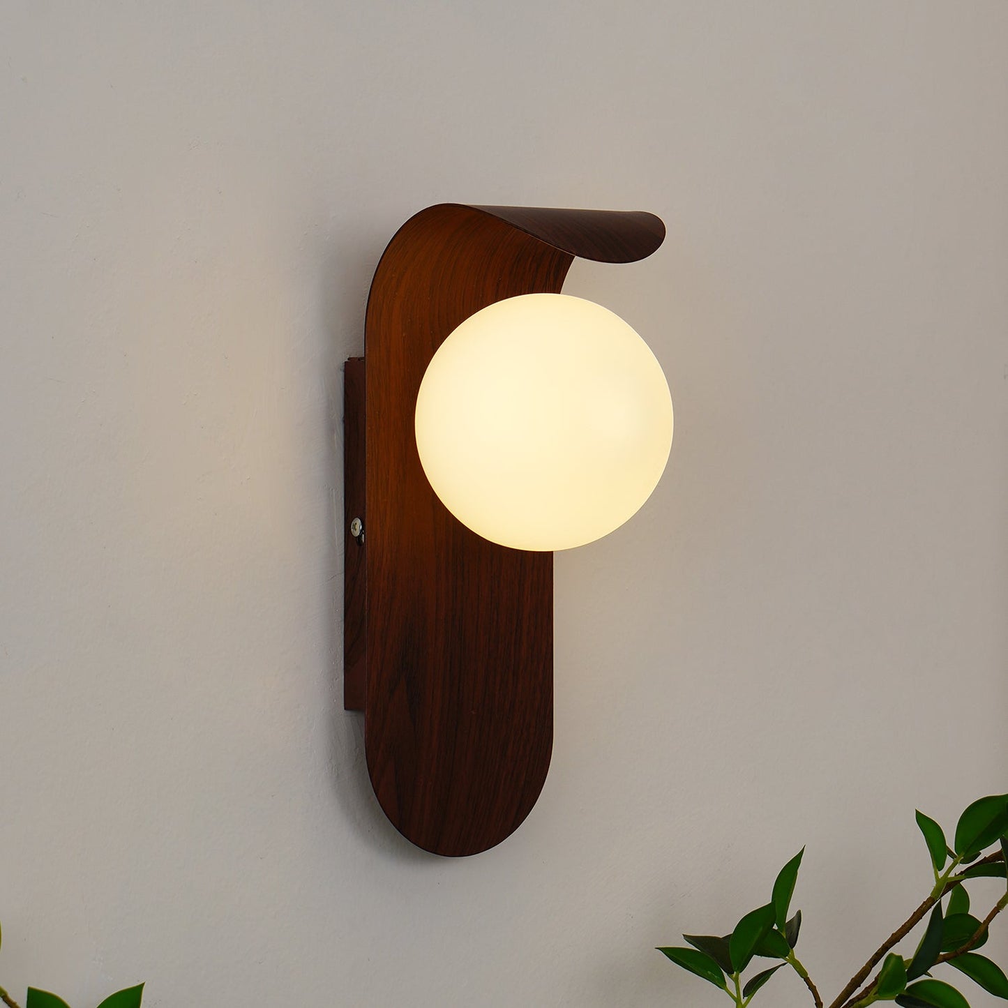 Lythose | Moderne Boog Houten Nerf Wandlamp met Bal Globe