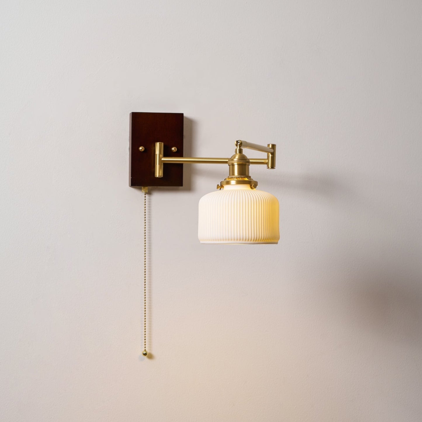 Kalythos | Moderne gesculpteerde hoekige keramische wandlamp