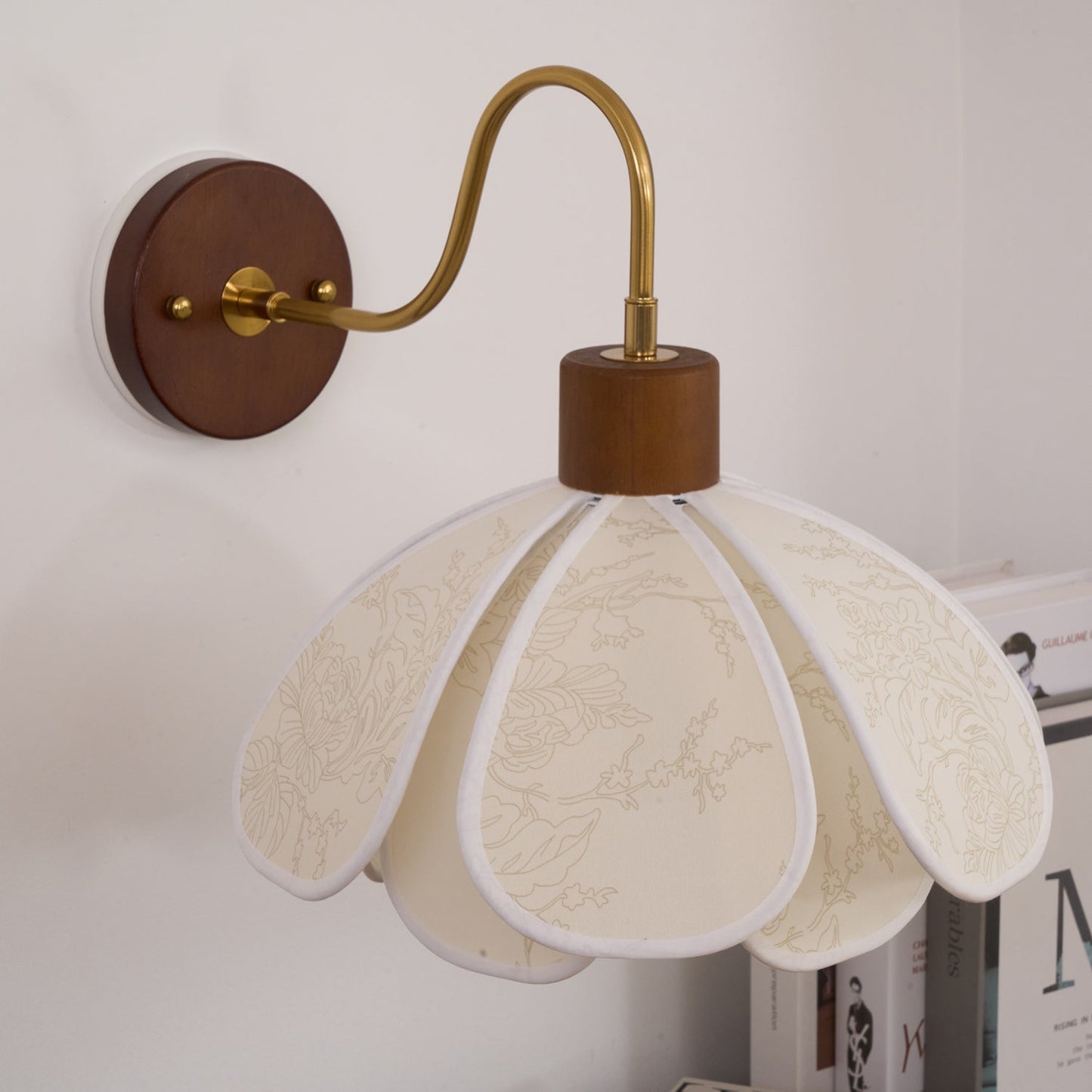 Thalix | Sculpturale Bloemige Bloemblaadje Houten Stof Wandlamp