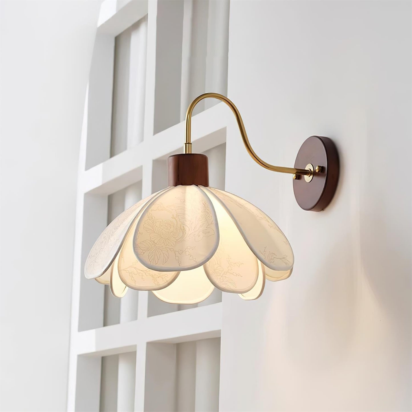 Thalix | Sculpturale Bloemige Bloemblaadje Houten Stof Wandlamp