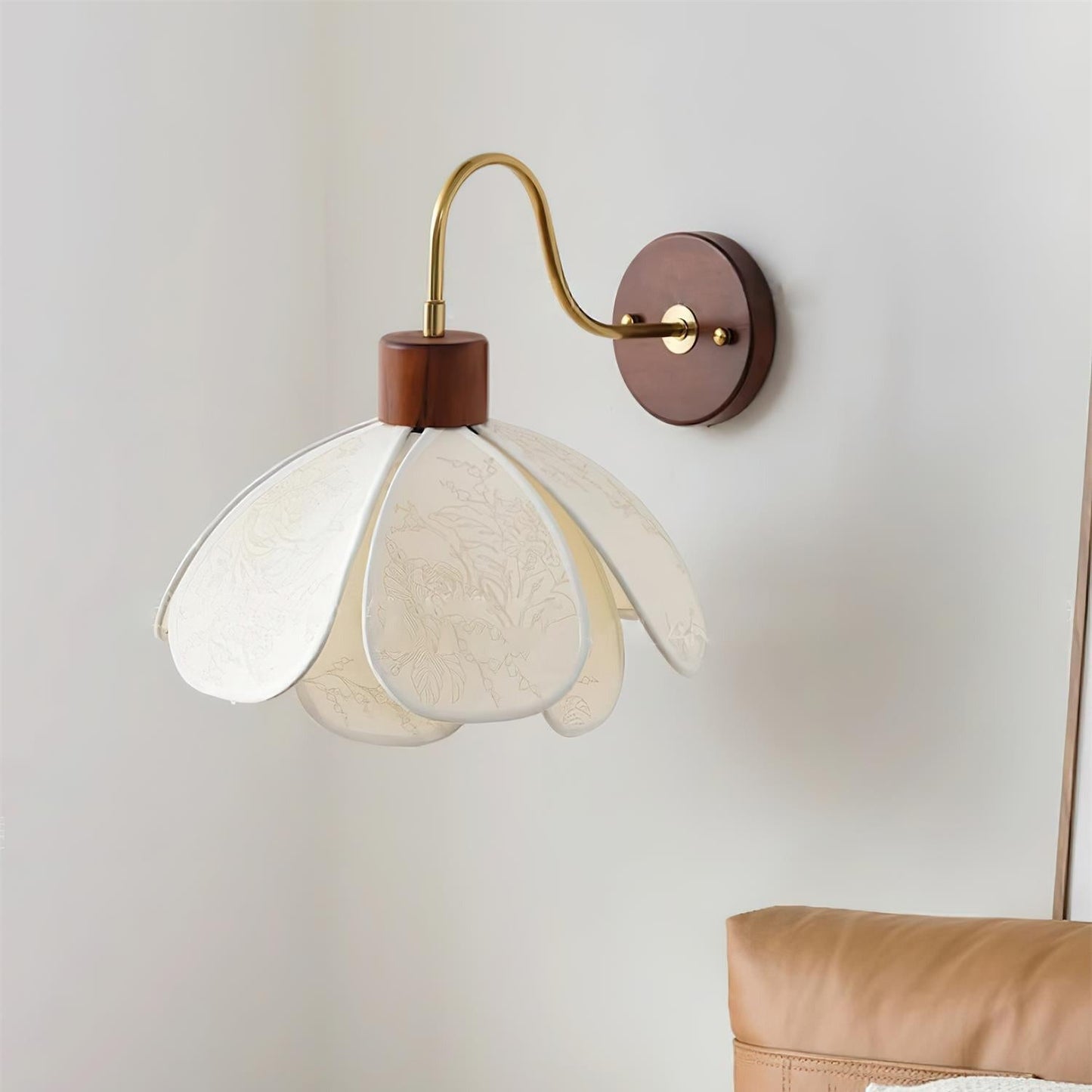 Thalix | Sculpturale Bloemige Bloemblaadje Houten Stof Wandlamp