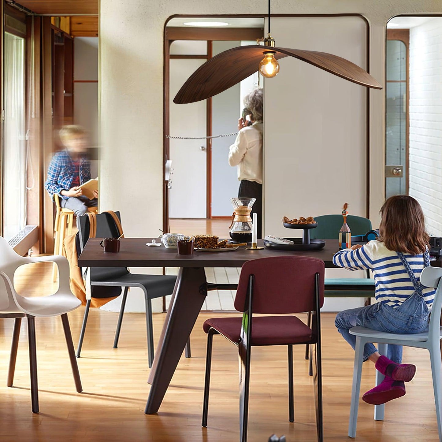 Kjelden | Noordse Sculpturale Essen Houten Golf Hanglamp