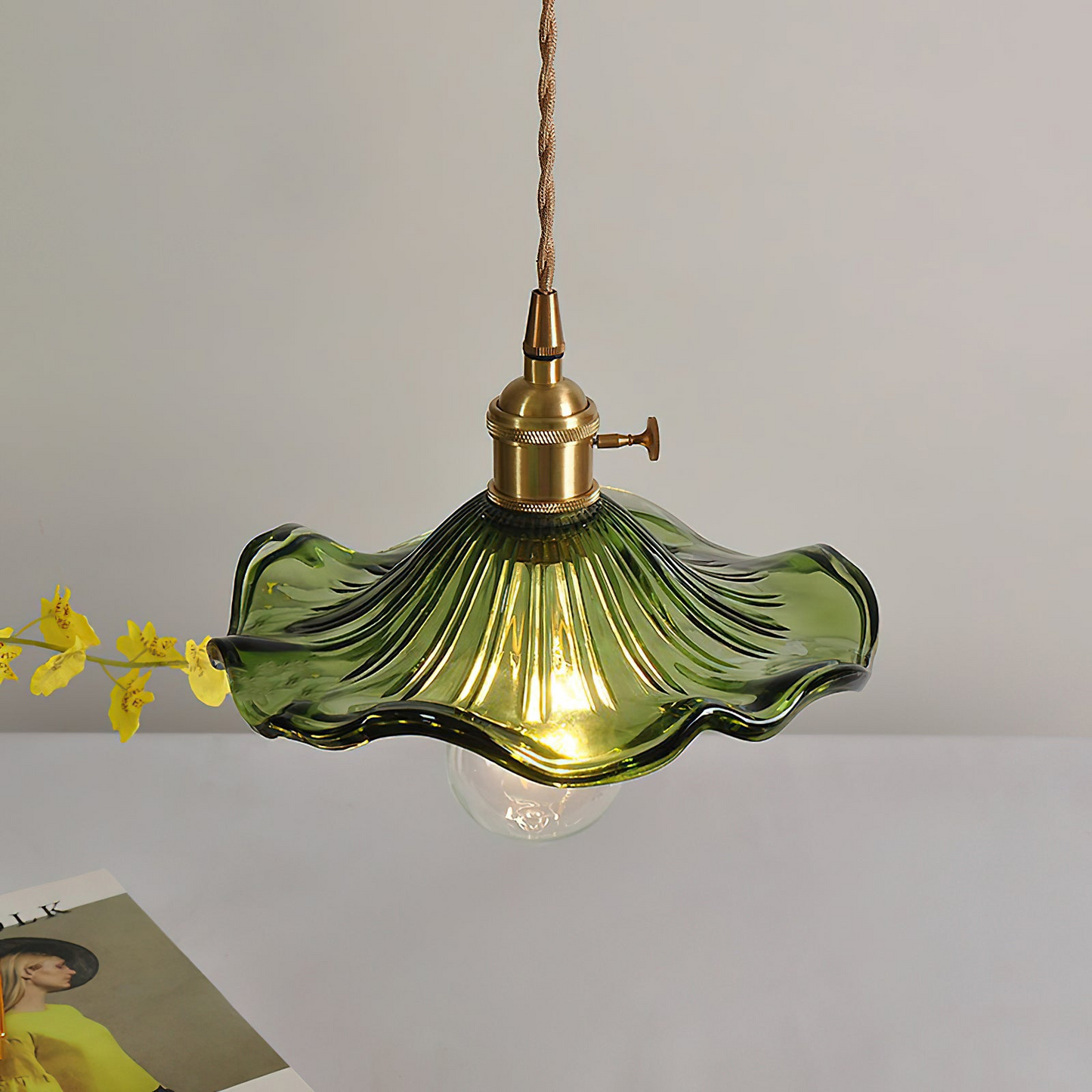 Floria | Elegante Hibiscus Bloemvormige Geprofileerde Glazen Hanglamp