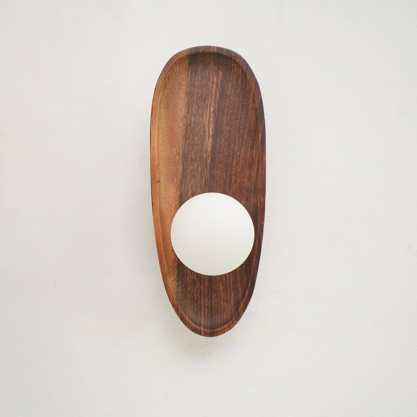 Merivane | Organische textuur glazen houten wandlamp