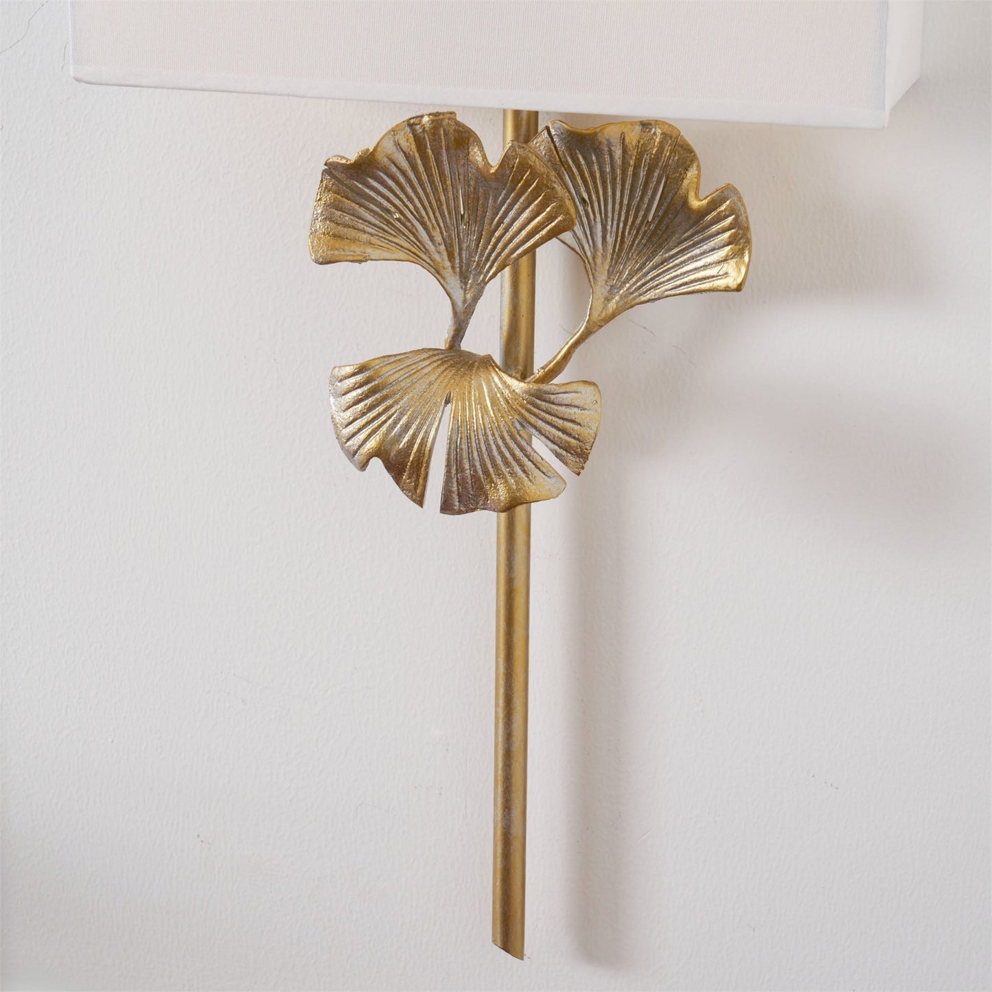 Juvox | Ginkgo Blad Gesculpteerde Stof Messing Schaduw Wandlamp