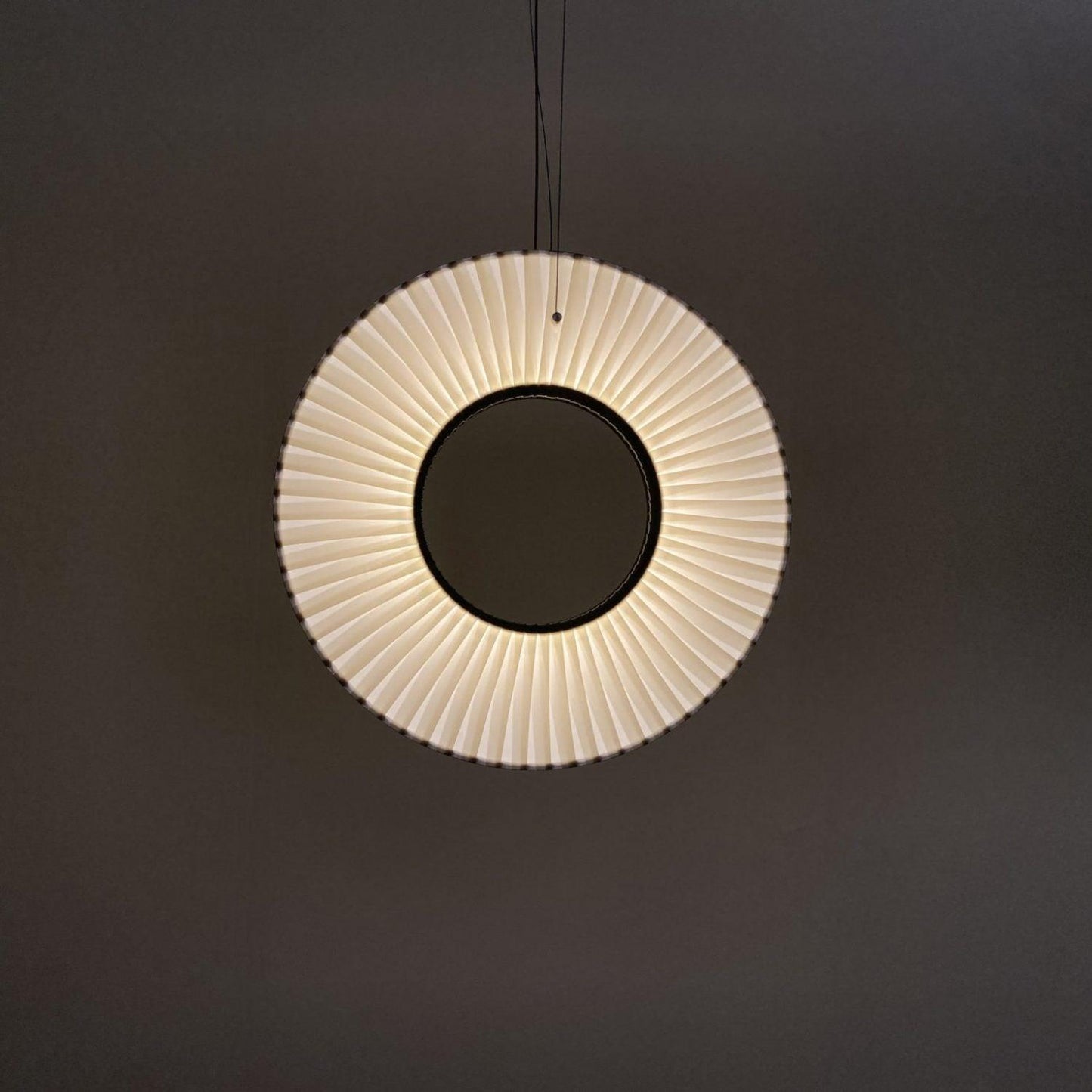 Elvandar | Geplooide Stof Architectonische Drijvende Hanglamp