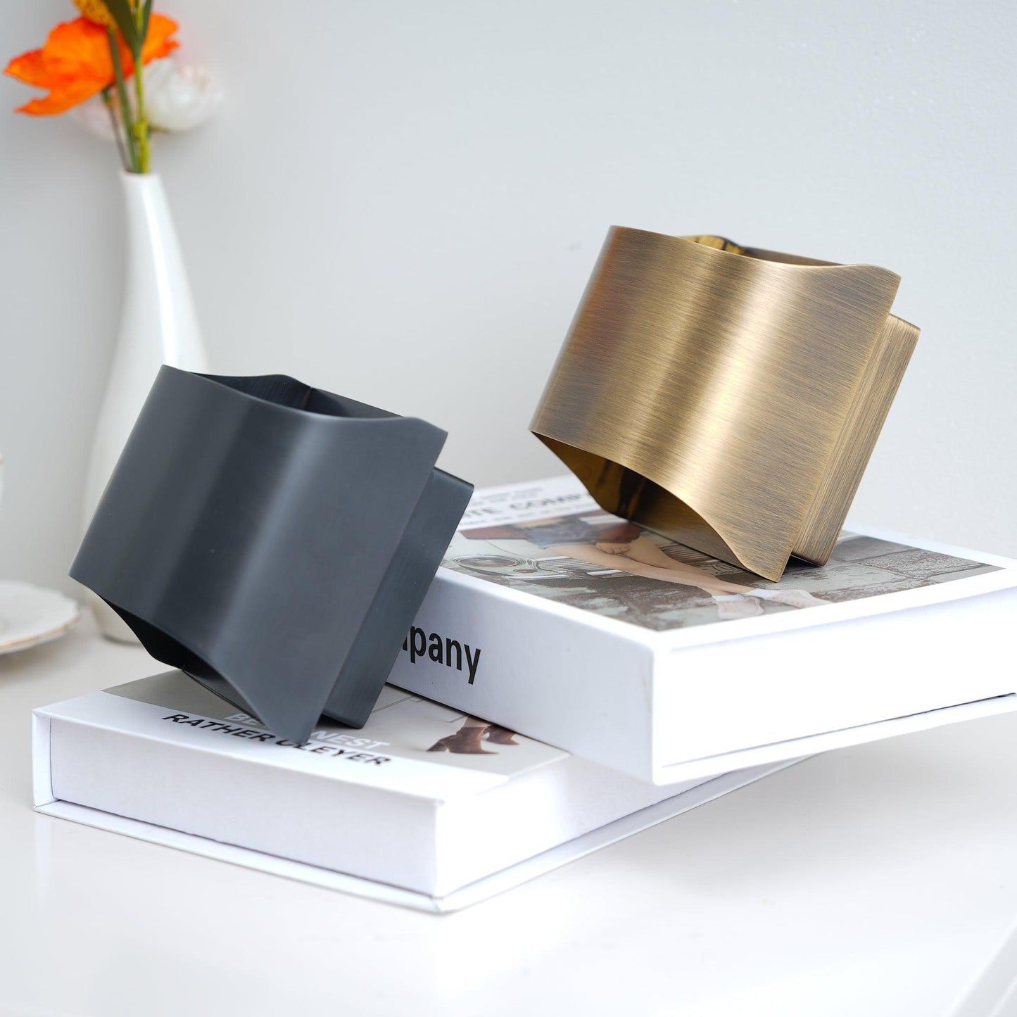 Kestrelon | Slanke silhouet geometrische messing wandlamp