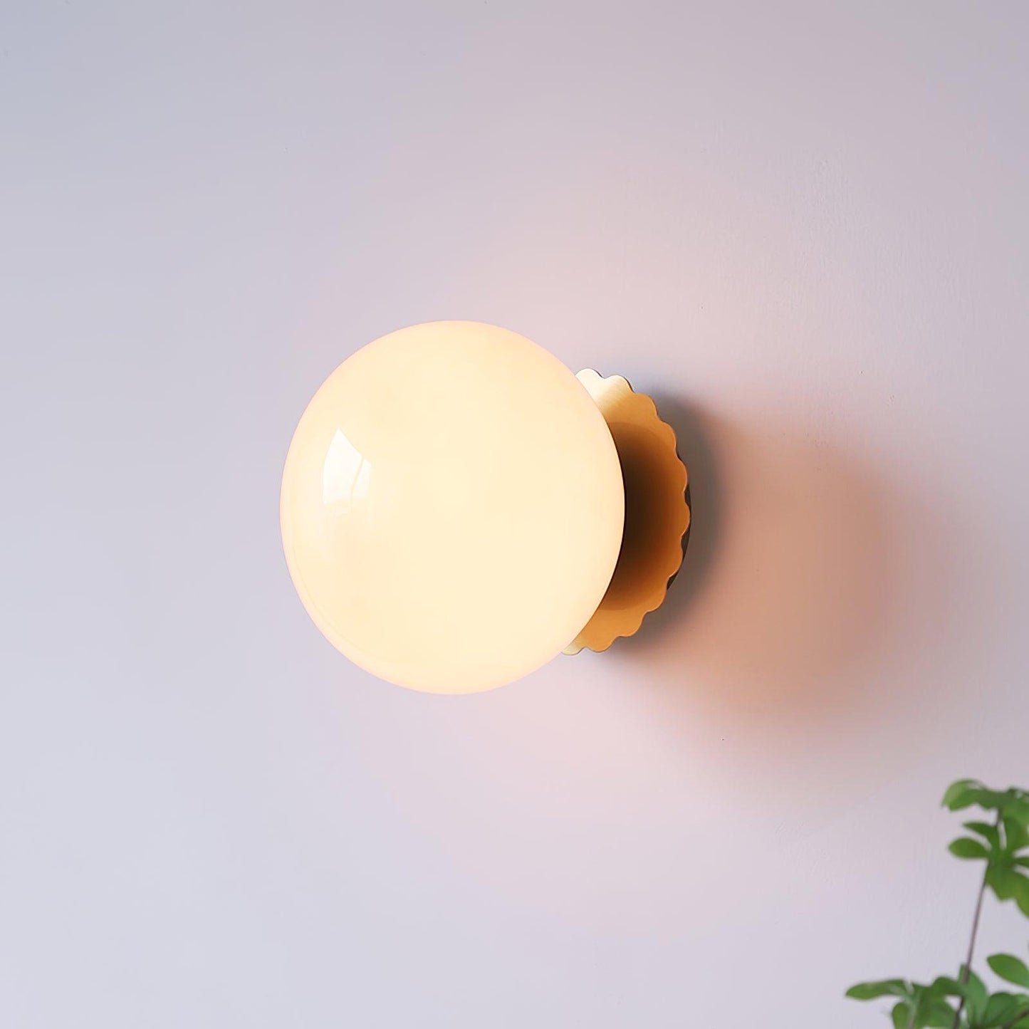 Galdromic | Sculpturale Matglazen Bol Wandlamp