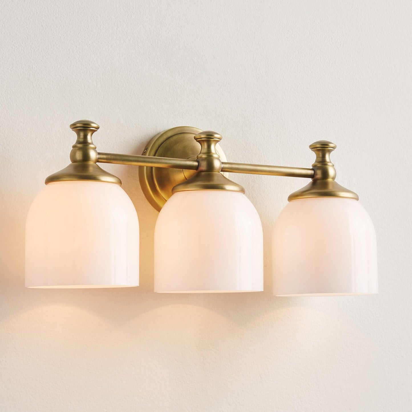 Lisaeth | Minimalistische Arm Wandlamp met Sferische Glazen Bol