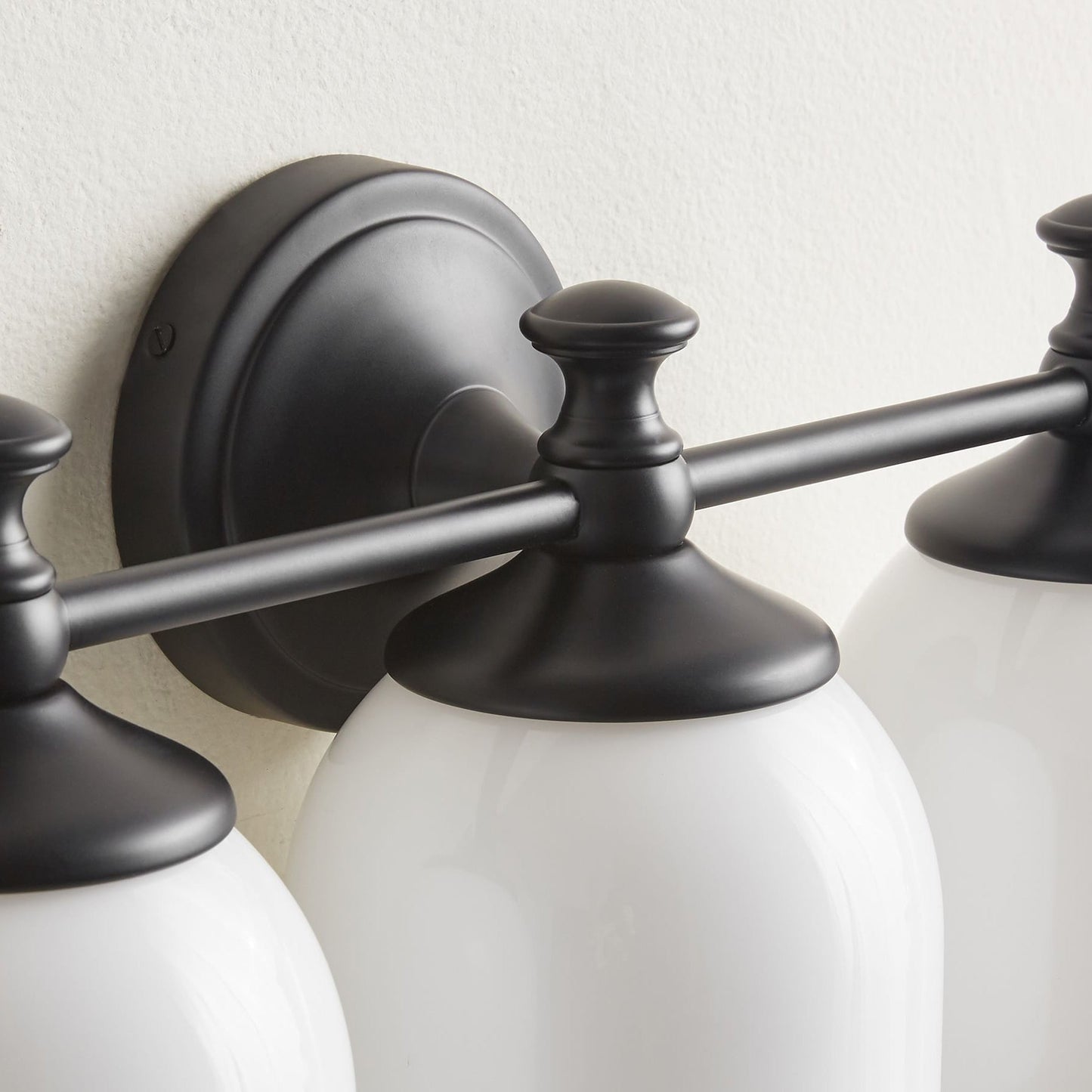Lisaeth | Minimalistische Arm Wandlamp met Sferische Glazen Bol