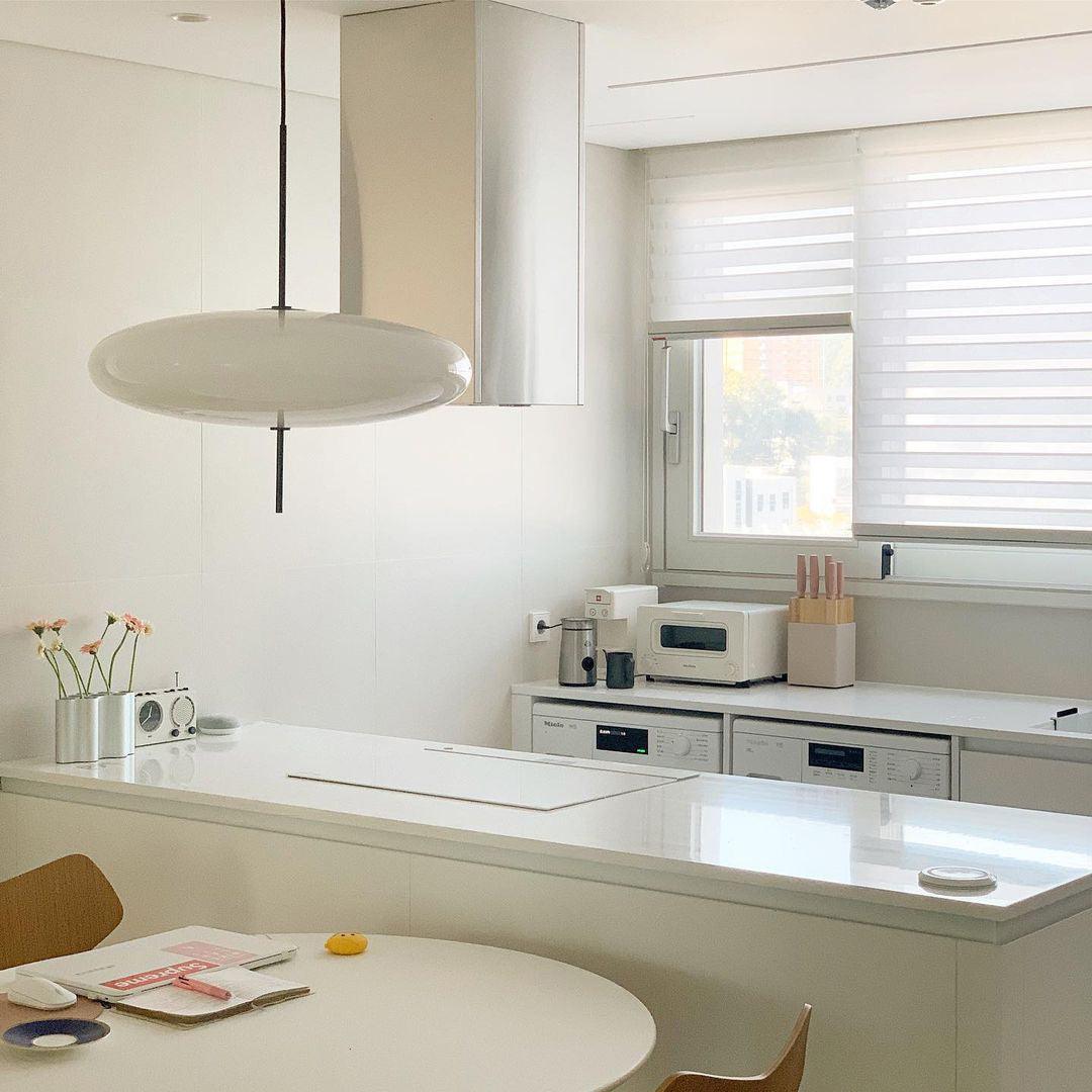 Belthorim | Opalescente Schijf Silhouet Minimalistische Hanglamp