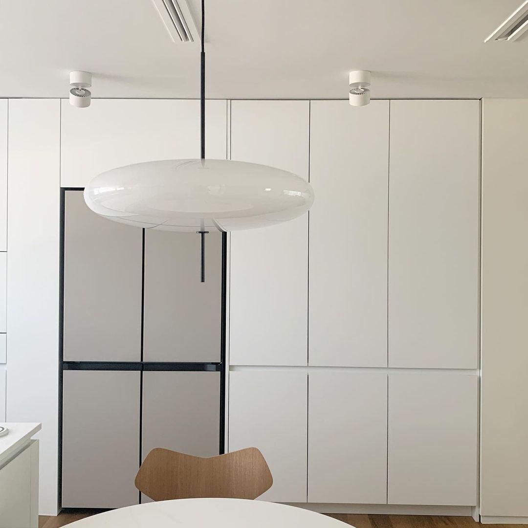 Belthorim | Opalescente Schijf Silhouet Minimalistische Hanglamp
