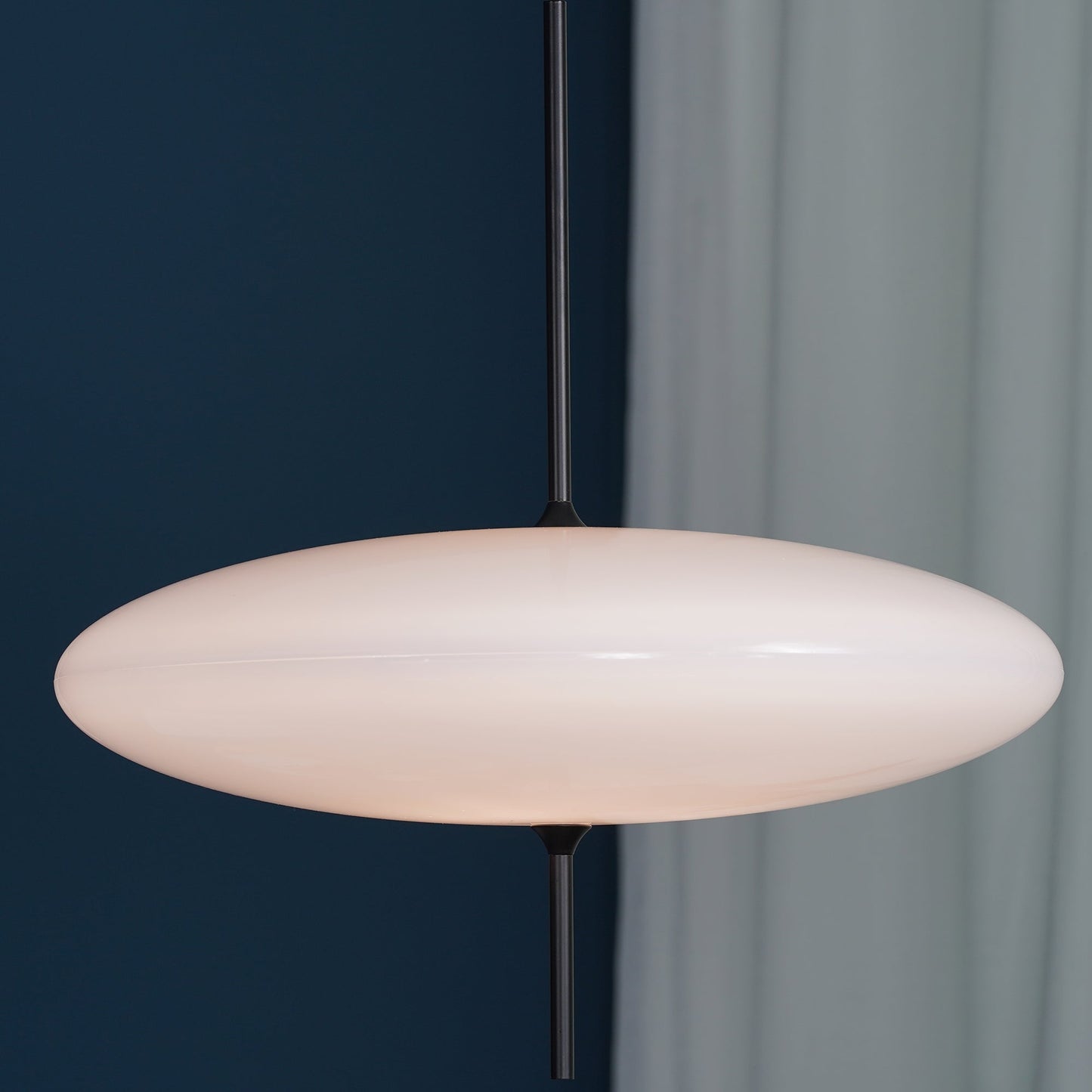Belthorim | Opalescente Schijf Silhouet Minimalistische Hanglamp