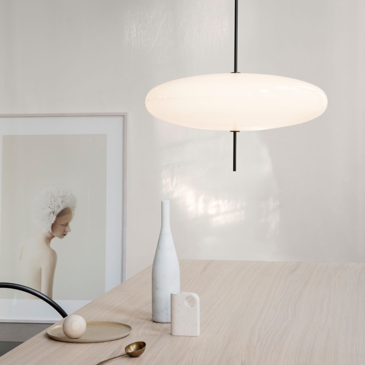 Belthorim | Opalescente Schijf Silhouet Minimalistische Hanglamp