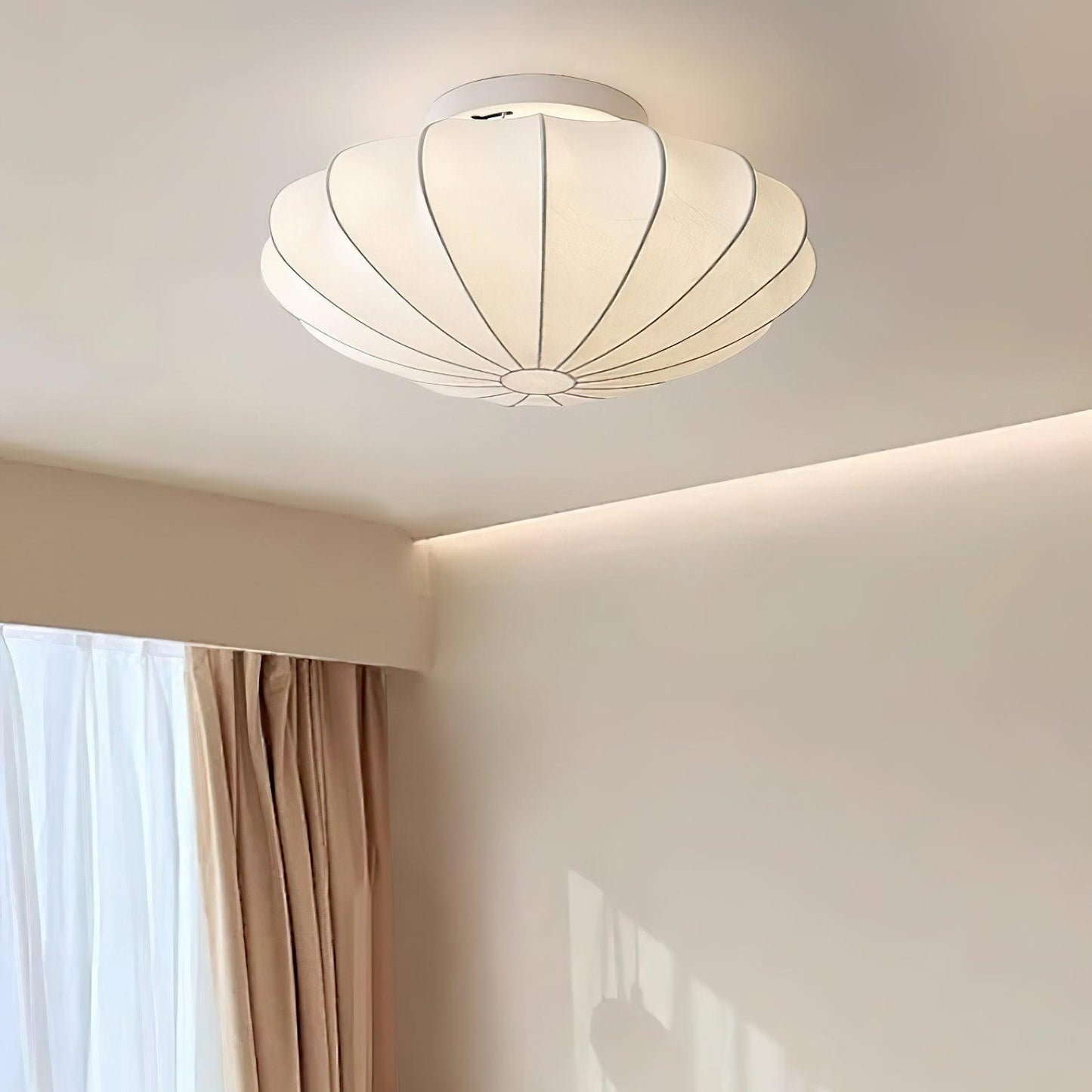 Korisand | Mid-century geometrische sculpturale zijden mesh plafondlamp