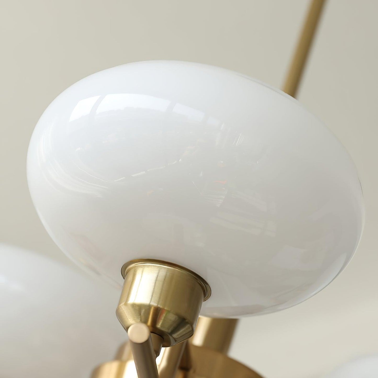 Sythos | Sferische Glazen Globe Messing Frame Hemelse Kroonluchter