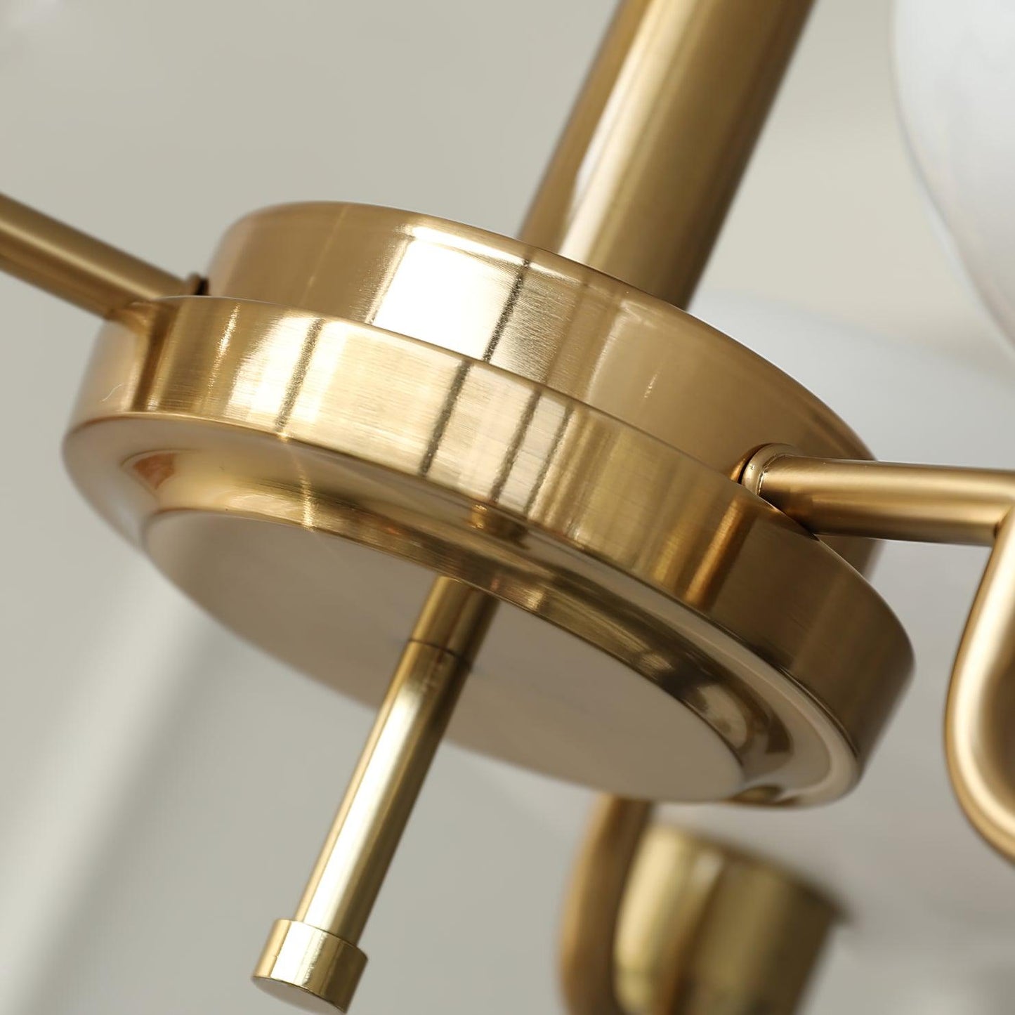 Sythos | Sferische Glazen Globe Messing Frame Hemelse Kroonluchter