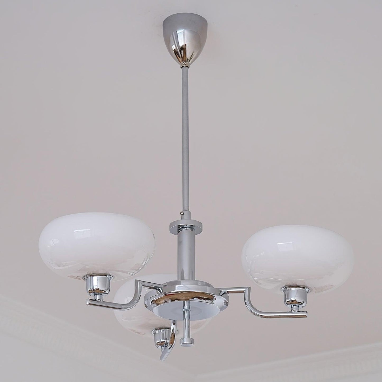 Sythos | Sferische Glazen Globe Messing Frame Hemelse Kroonluchter