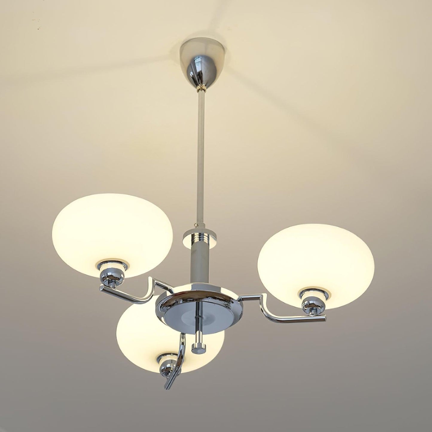Sythos | Sferische Glazen Globe Messing Frame Hemelse Kroonluchter