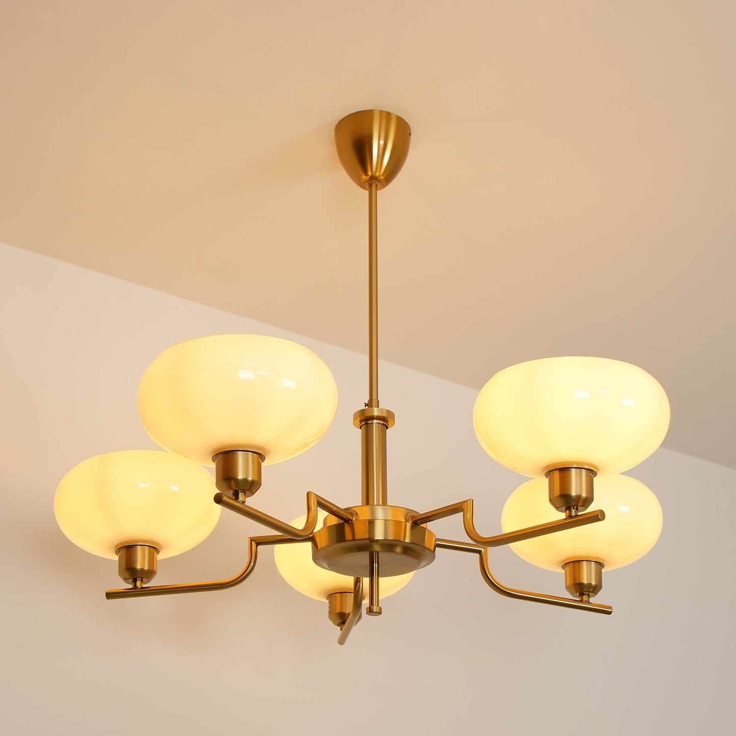 Sythos | Sferische Glazen Globe Messing Frame Hemelse Kroonluchter