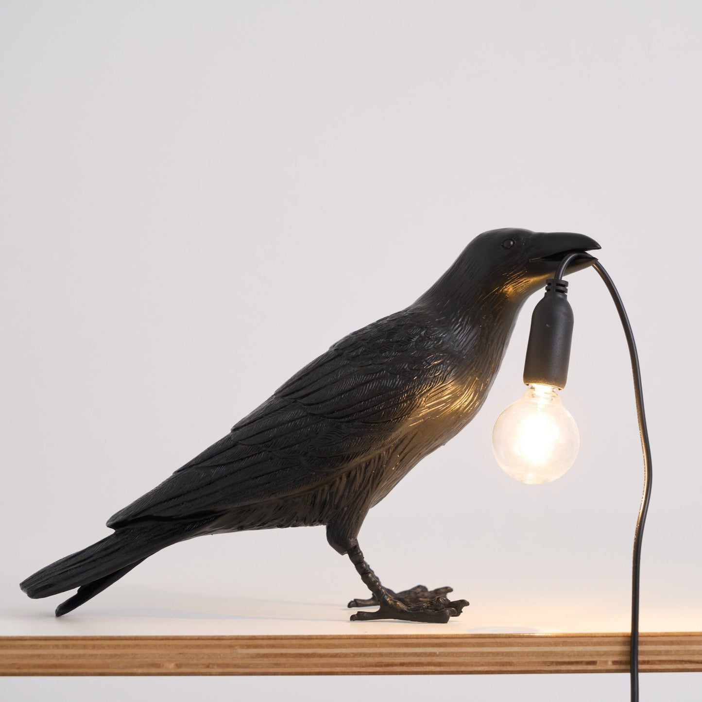 Bristhow | Gotische Sculpturale Vogel Raaf Tafellamp