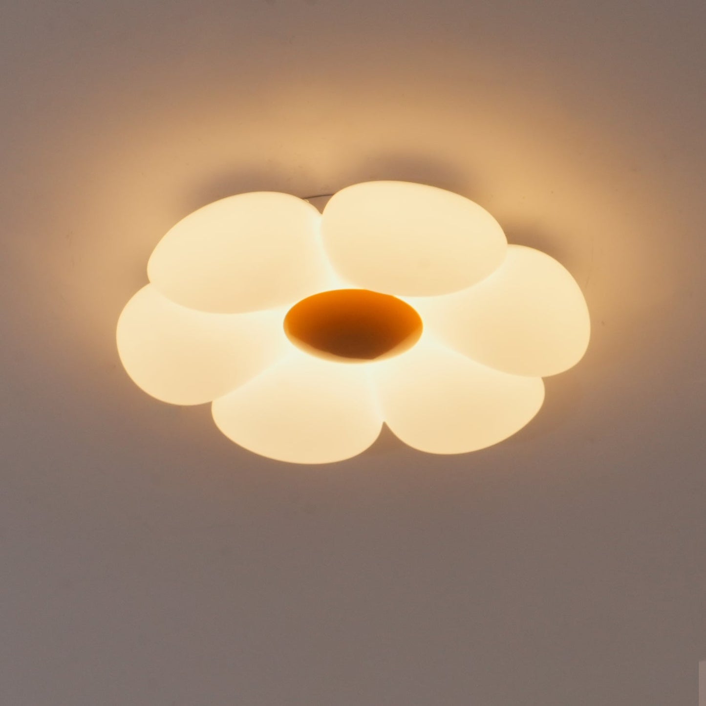 Lyravind | Hexagonale Bloemblaadje Silhouet Inbouw Plafondlamp