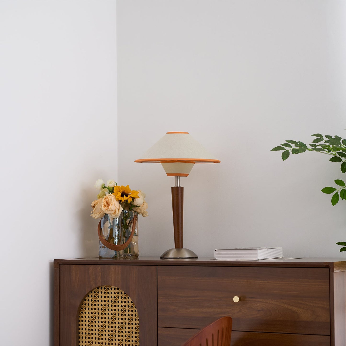 Zymorica | Midcentury Moderne Notenhouten Kolom Accent Tafellamp