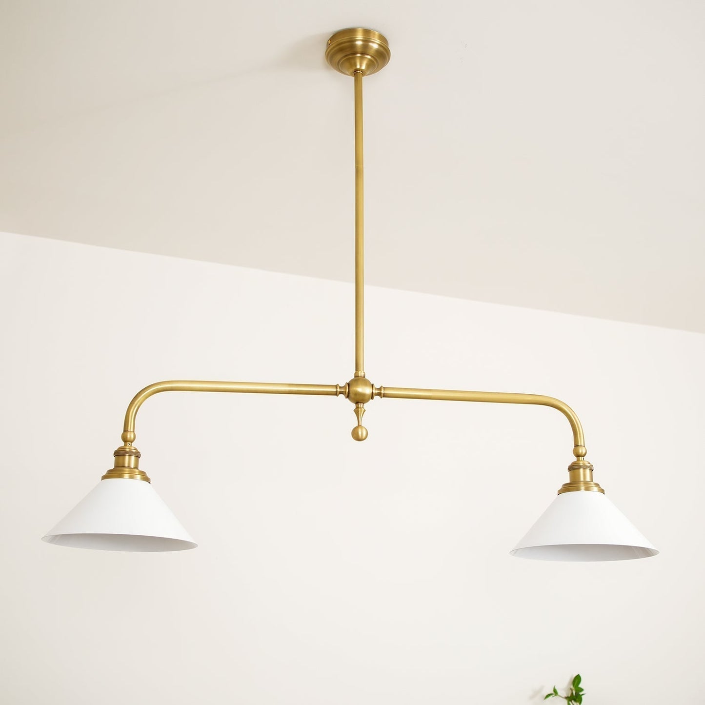 Elowen | Midden Eeuw Metalen Frame Hanglamp met Dubbele Glazen Schermen
