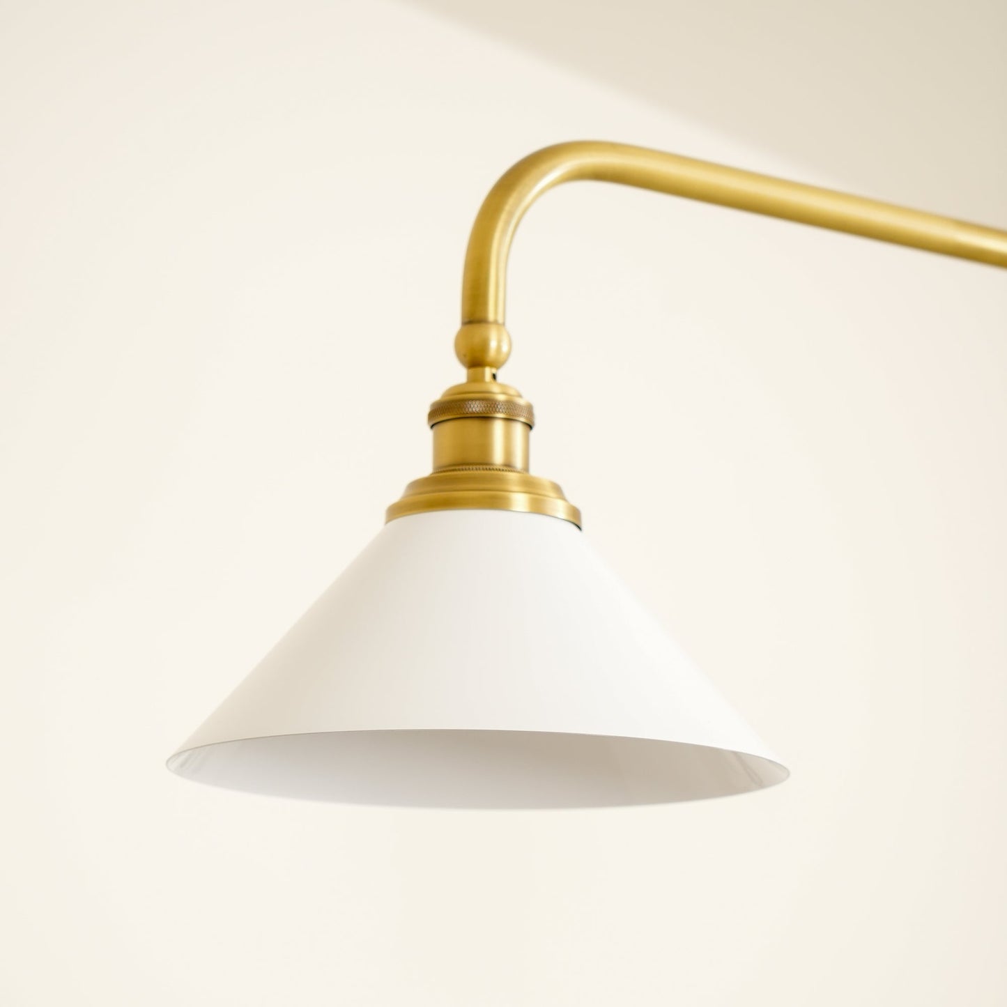 Elowen | Midden Eeuw Metalen Frame Hanglamp met Dubbele Glazen Schermen