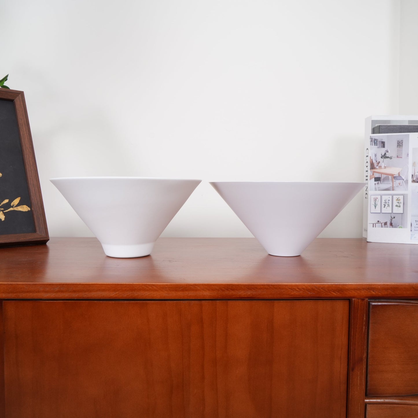 Elowen | Midden Eeuw Metalen Frame Hanglamp met Dubbele Glazen Schermen