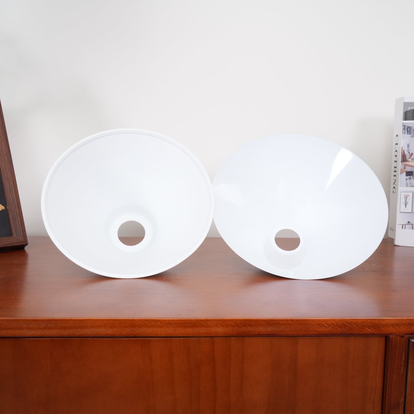 Elowen | Midden Eeuw Metalen Frame Hanglamp met Dubbele Glazen Schermen