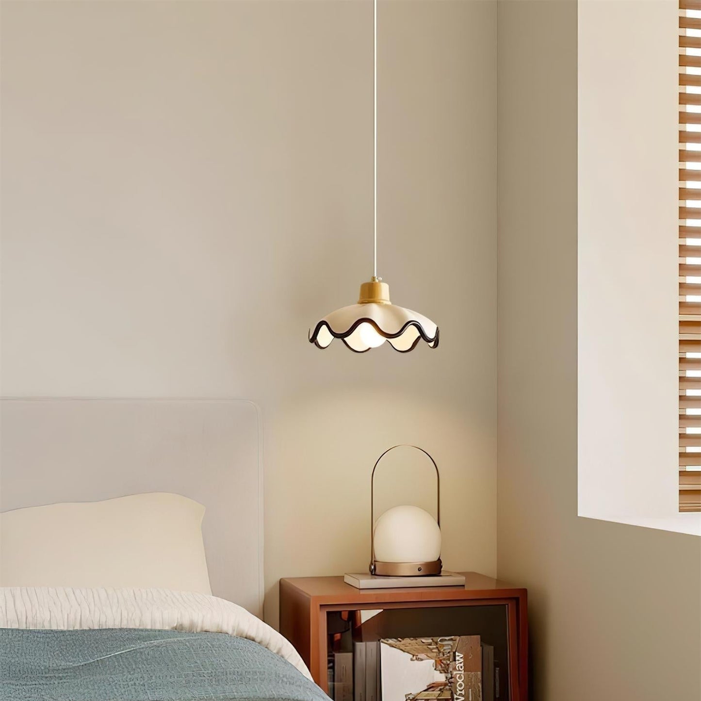 Lythir | Geplooide Schelp Silhouet Gearticuleerde Hars Hanglamp