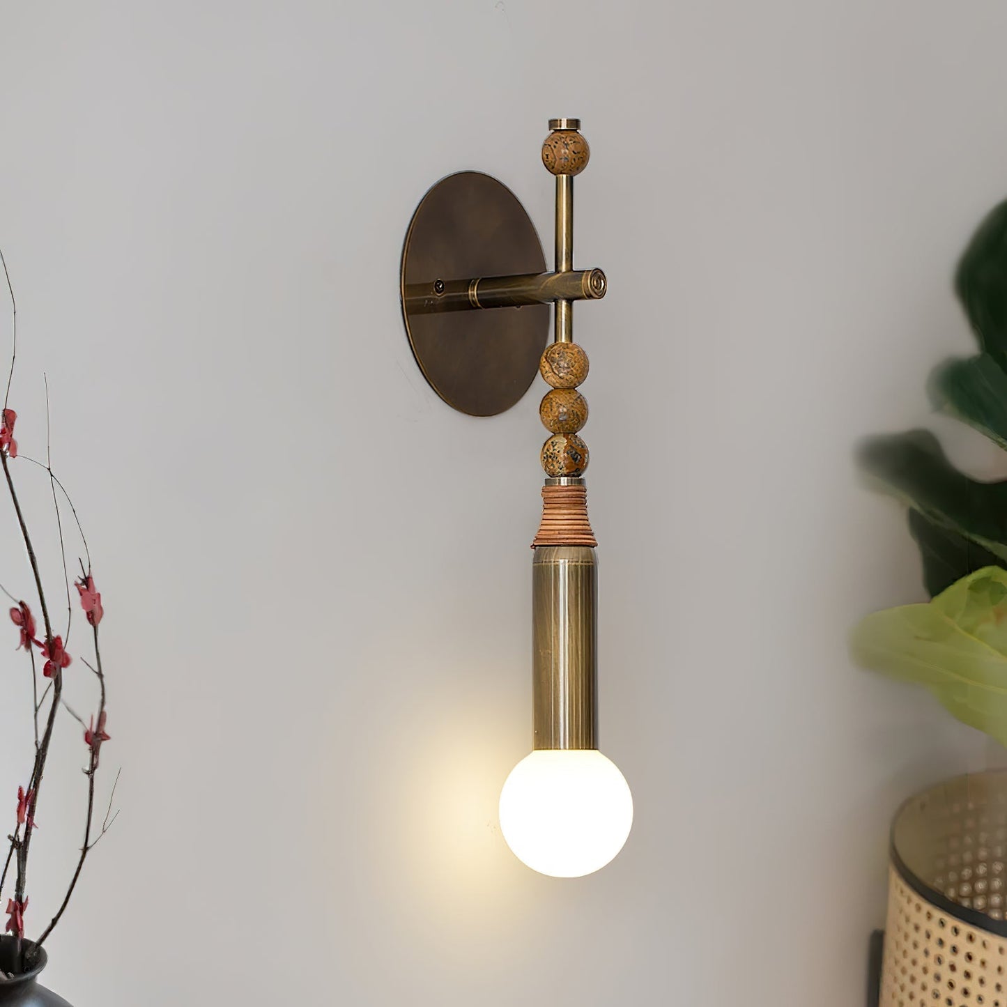 Mirathen | Sculpturale geperforeerde marmeren wandlamp