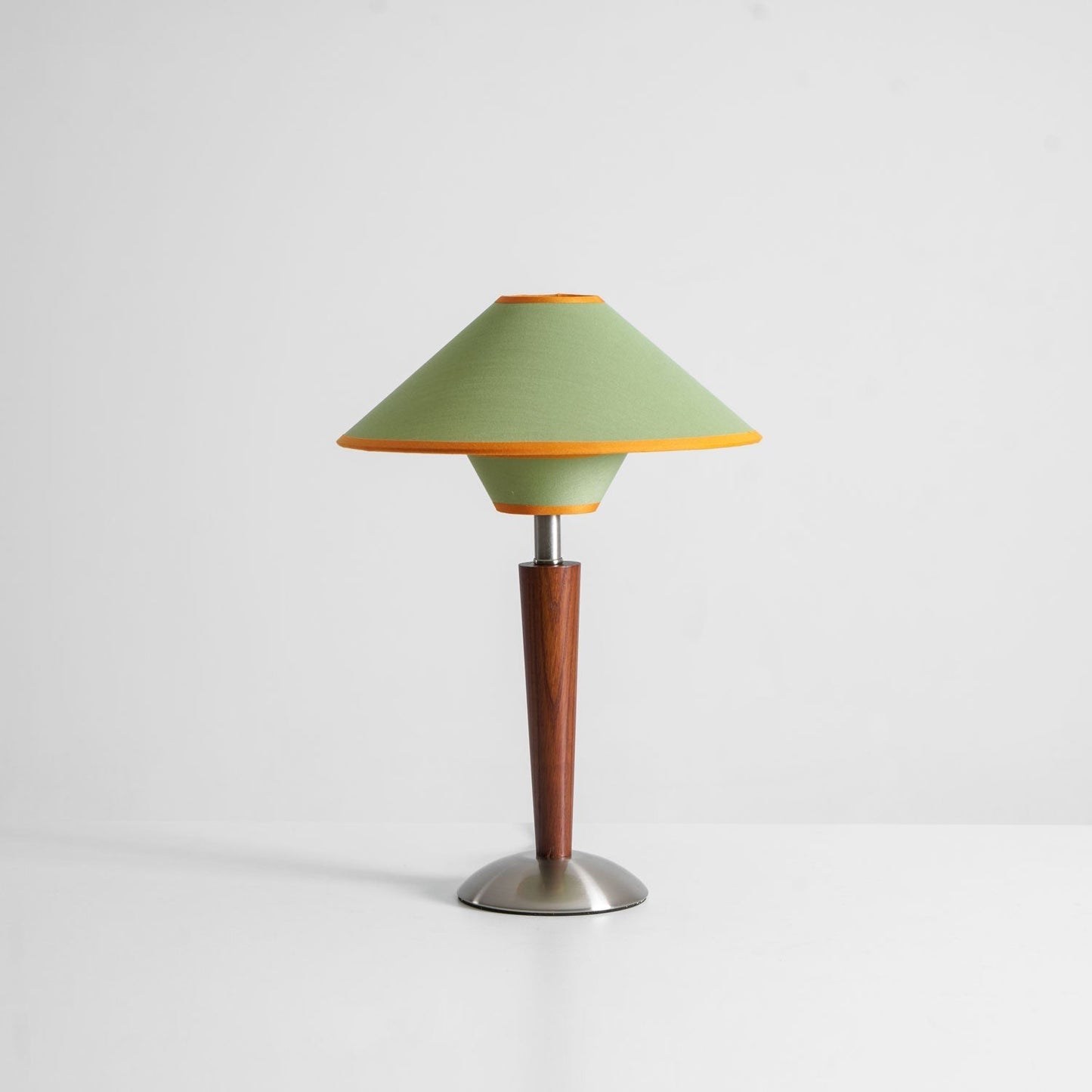 Zymorica | Midcentury Moderne Notenhouten Kolom Accent Tafellamp
