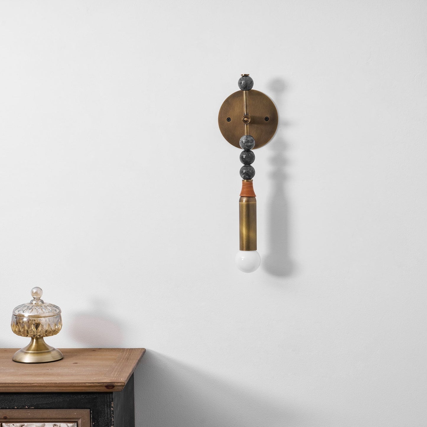 Mirathen | Sculpturale geperforeerde marmeren wandlamp