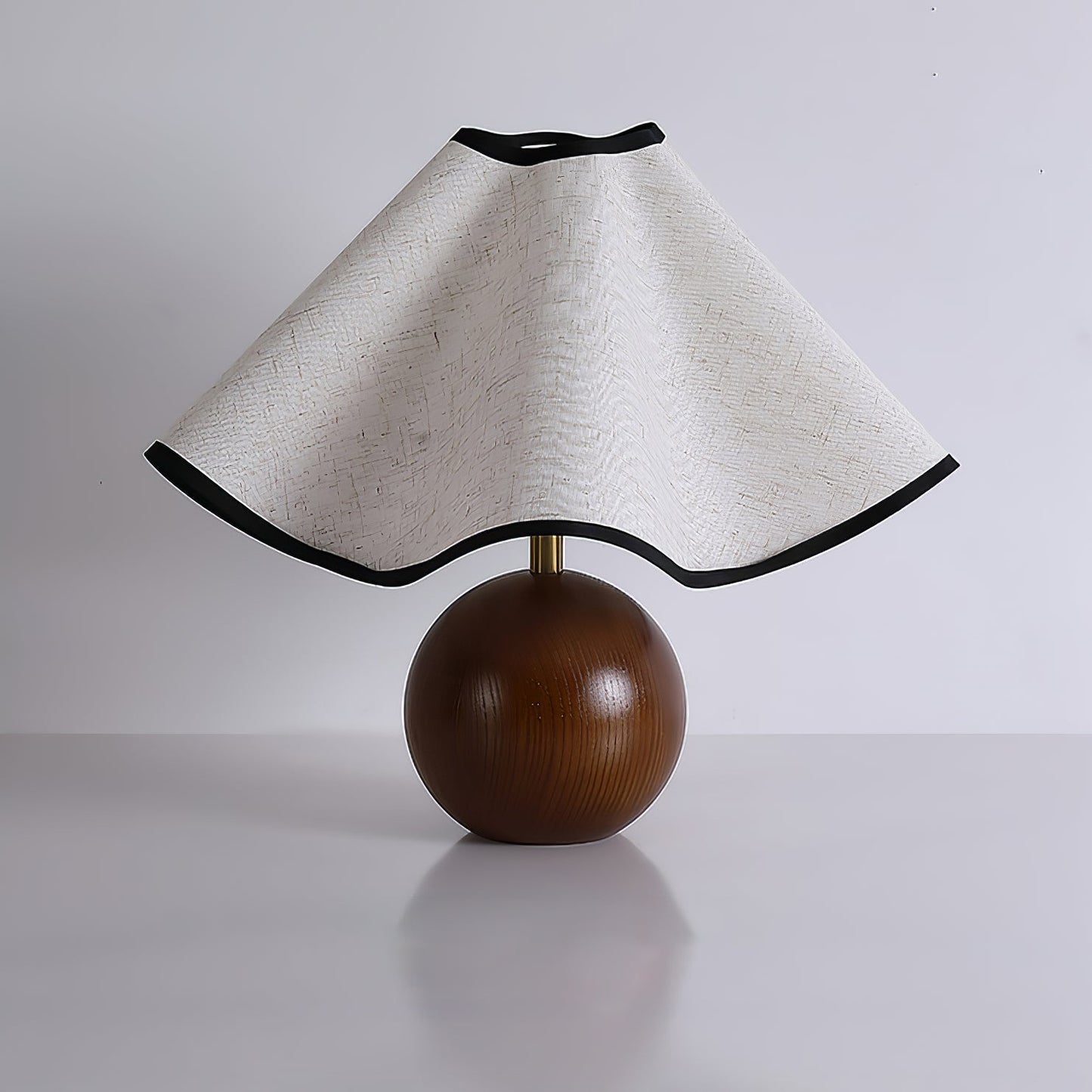 Meriloch | Sculpturale golf stoffen houten basis tafellamp
