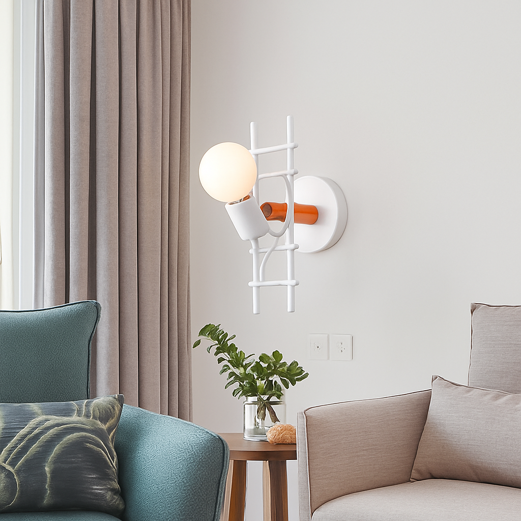 Veltria| Speelse Figuren Trap Metalen Houten Wandlamp